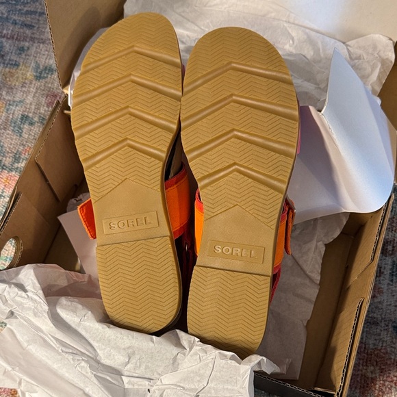 Sorel Vibrant Pink and Orange Sandals Women’s 9 NWT - Picture 2 of 5